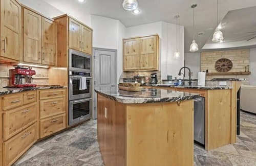 Buffalo Springs House | West Texas Lakeside Escape