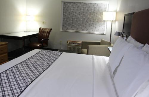 Carrollton Hotel | Westbridge Inn & Suites