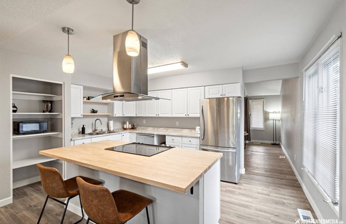 Downtown Anchorage House | Westchester Lagoon Getaway