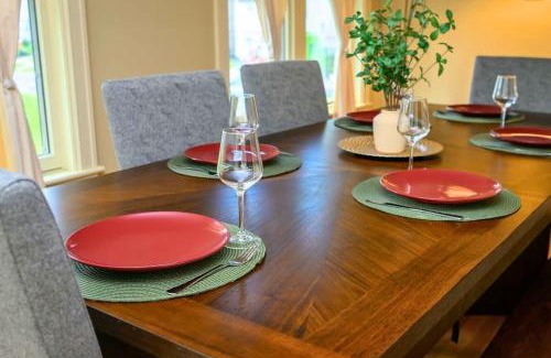 Eastside House | Westcott 3 Bed Apt in Mansion mins to SU JMA Dome