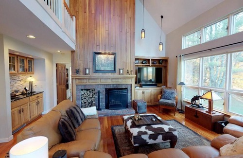 West Hartford House | "Westerly View" is a 5-star luxury home in the heart of Quechee, Vermont.