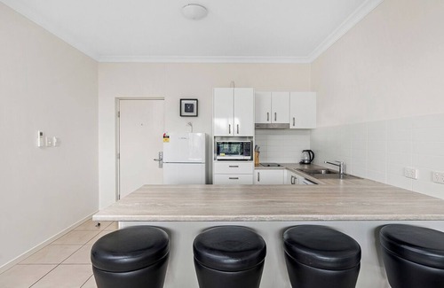 Emerald Hotel | Western Gateway Motel and Apartments