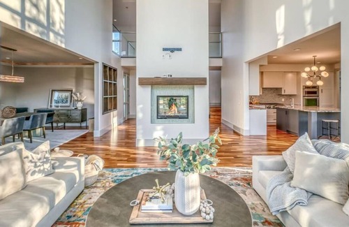 Calgary House | Western View in Elbow Valley... Make it Your Hot Tub Time Machine! :)