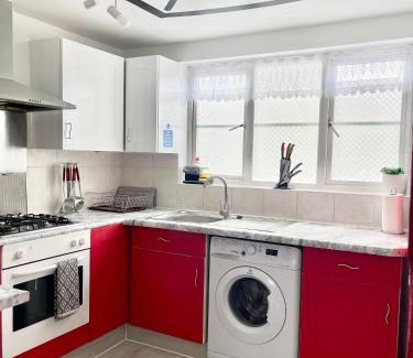 Chadwell Apartment | Westfield Gardens - 3 Bedroom Apartment