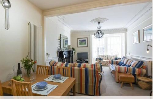 Aberdovey Apartment | Westhaven 5 Beachfront Luxury-free Parking Permit