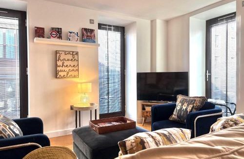 Vincent Square Apartment | Westminster Luxury Two Bed Two Bath with Air-Con