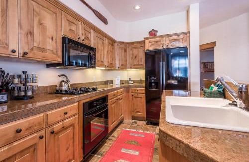 Ketchum House | Westridge Condo 27