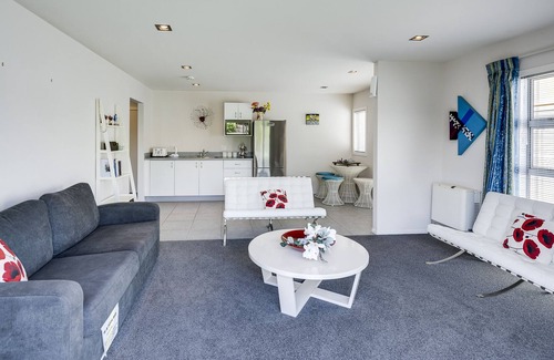 Westshore House | Westshore Serenity Retreat - Napier Holiday Home