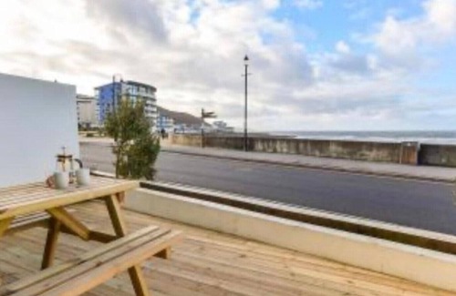 Buckleigh Apartment | Westward Ho! Beachfront Luxury for 2
