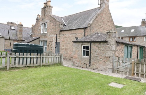 Ballater House | WESTWOOD, pet friendly, with a garden in Ballater