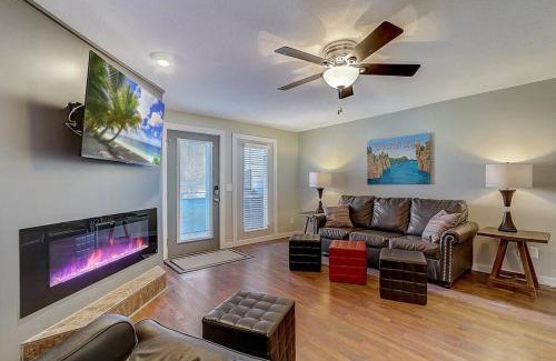 Lake Delton Apartment | WFC II Lake Access - Family or Romance - Location!