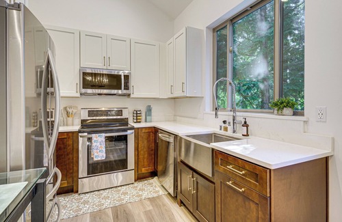 Redmond House | WFH-Friendly Gem w/Creek: 4 Mi to Sammamish Trail