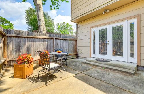 Energy Corridor House | WFH Friendly, Pool Access Houston Townhome!