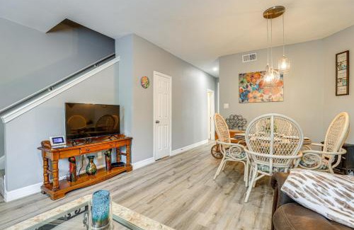 Energy Corridor House | WFH Friendly, Pool Access Houston Townhome!