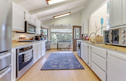 Kelseyville House | WFH-Friendly Retreat < 1 Mi to Clear Lake!