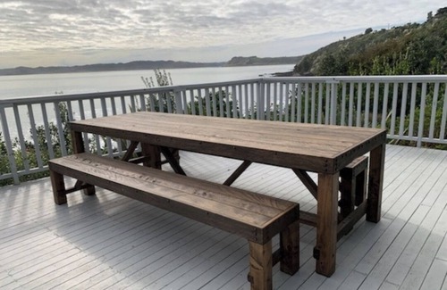Raglan House | WHALE BAY COASTAL RETREAT - Your luxury surf front stay for up to 13 guests