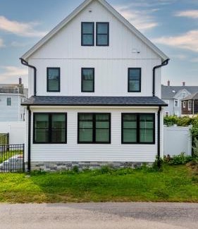 Stonington Apartment | Whalers Rest 2BR Historic Flat in Stonington Borough Near Mystic Seaport