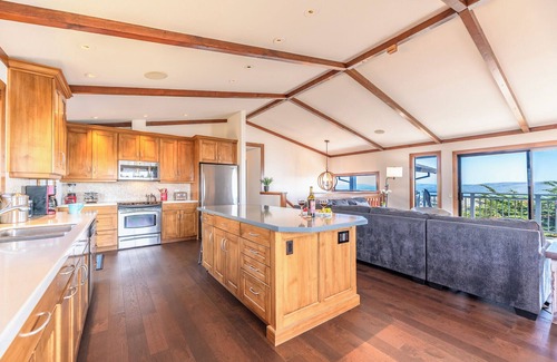 Dillon Beach House | WhaleWatch~Scenic Coastal Escape Perfect for Families, WiFi/HotTub/GmRm/Pup