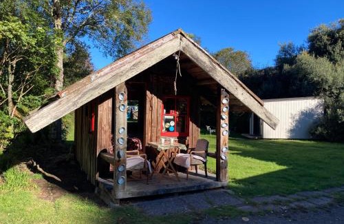 Tokaanu House | Whare&geothermal pool by lake Taupo