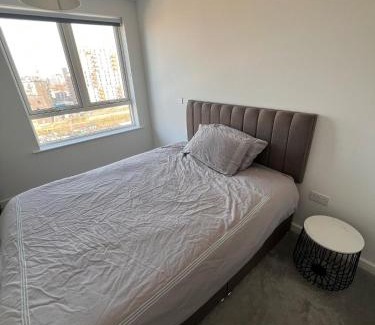 Gascoigne Apartment | Wharf Side One Bed Apartment