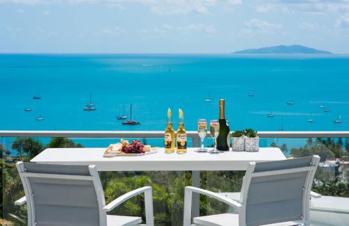 Airlie Beach Apartment | What a View - 2 Bedroom Apartment
