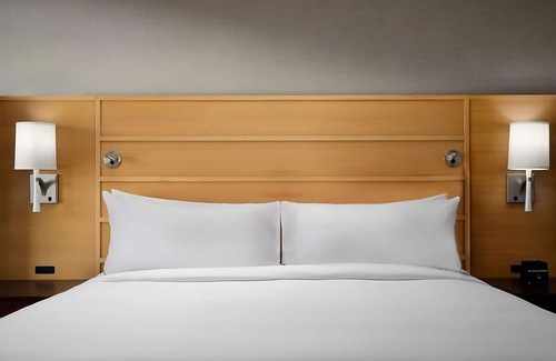 South Redondo Hotel | What You’ve Been Looking For! Near Clark Stadium, Pets Allowed! Swimming Pool