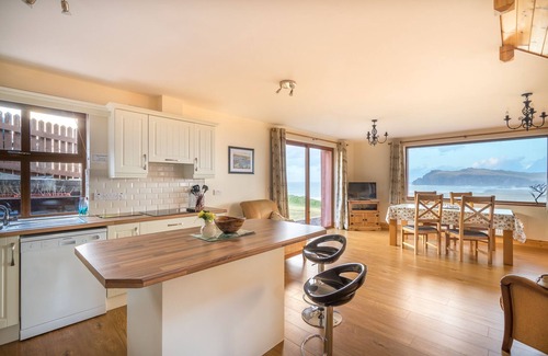 Dunquin Cottage | 'WHERE HEAVEN TOUCHES EARTH' A VIEW LIKE NO OTHER.