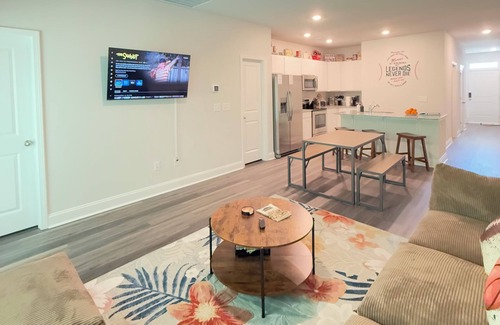 Little River House | Where Nostalgia Meets North Myrtle Beach Fun, 4-bedroom house with AC, WiFi