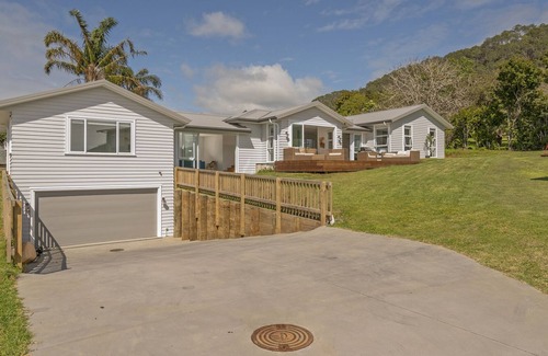 Hahei House | Where The Sun Shines - Hahei Holiday Home