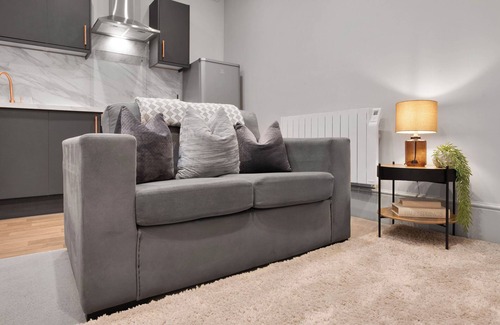 Worcester Apartment | WhiskAwayHomes Shaw Street Apartment 1