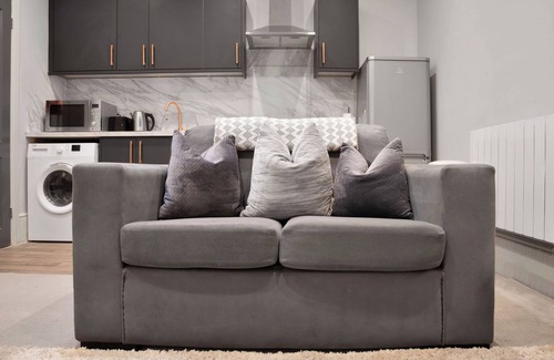 Worcester Apartment | WhiskAwayHomes Shaw Street Apartment 1