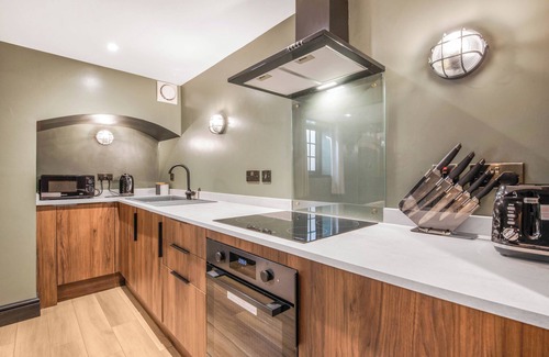 Worcester Apartment | WhiskAwayHomes Shaw Mews Apartment 2