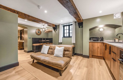 Worcester Apartment | WhiskAwayHomes Shaw Mews Apartment 2