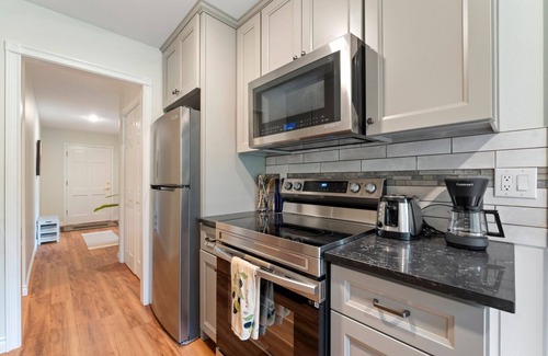 Vancouver House | Whisper Hidden Nest 1Level 1310 SQFT 2Br2Ba Courtyard