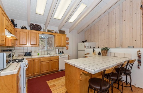 Whispering Forest Cabin | Whispering Bear Lodge by Destination Big Bear : Pool Table! Foosball! Views! Internet! Deck!