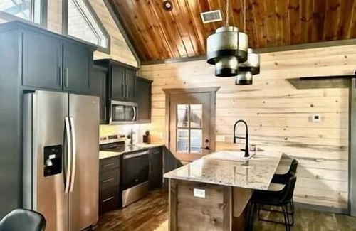 Broken Bow Cabin | Whispering Oaks · A Luxurious Couples Getaway!