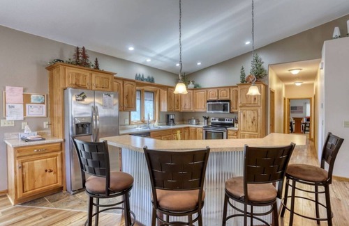 Deadwood House | Whispering Pines Retreat - beautiful new cabin