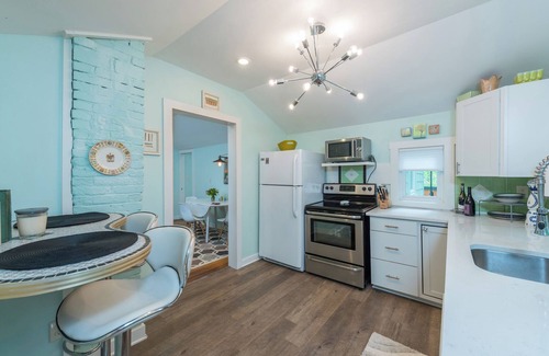 Black Mountain Cottage | Whispering Pines | Grill, Fire Pit & 5 Min. to Downtown Black Mtn!