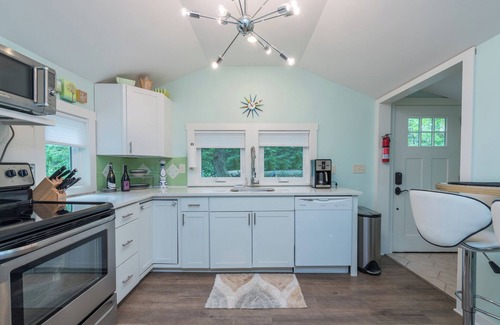 Black Mountain Cottage | Whispering Pines | Grill, Fire Pit & 5 Min. to Downtown Black Mtn!