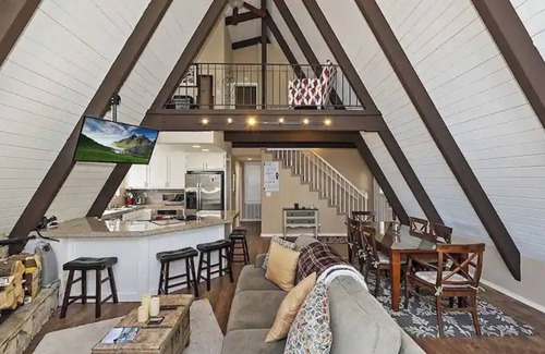 Blue Jay House | Whispering Pines A-Frame + Pool Table + 2 Patios!