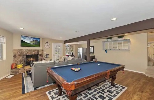 Blue Jay House | Whispering Pines A-Frame + Pool Table + 2 Patios!