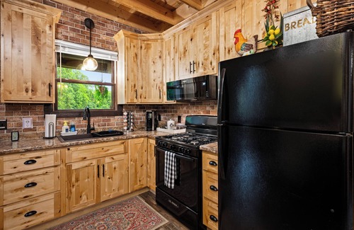 Cookeville Cottage | Whispering Springs cottage near Cummins Falls, TN Tech, and Salt Box Inn