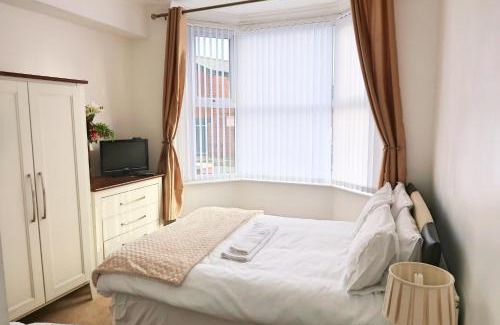 Doncaster House | Whitburn Guest House About 7 mins Walk To The City Free Internet TV