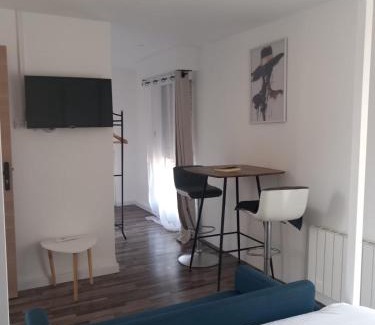 Saint-Paul-de-Fenouillet Apartment | White and Cotton Suite