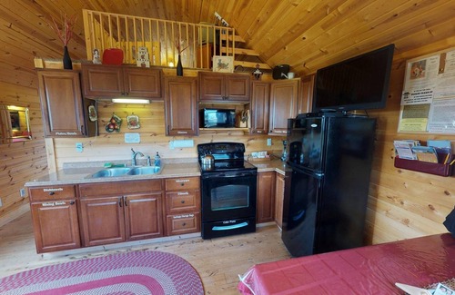 Monticello Cabin | White Cabin Cozy Secluded Cabin