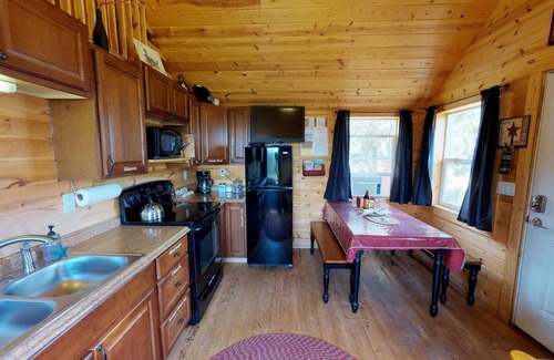 Monticello Cabin | White Cabin Cozy Secluded Cabin