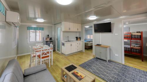 White Cliffs House | White Cliffs Self Contained Cabin Accommodation