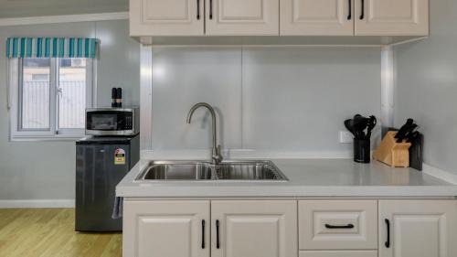 White Cliffs House | White Cliffs Self Contained Cabin Accommodation