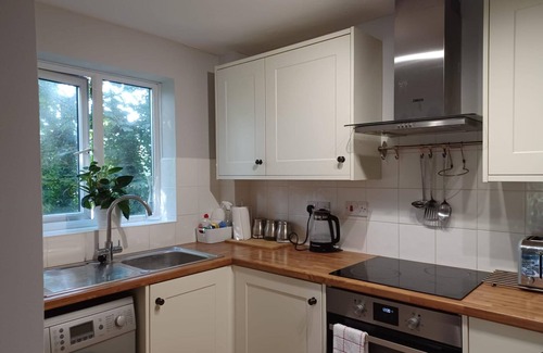 Dunstable Apartment | White Door Malt - Huku Kwetu