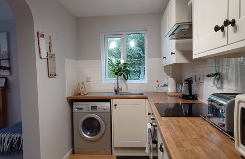 Dunstable Apartment | White Door Malt - Huku Kwetu